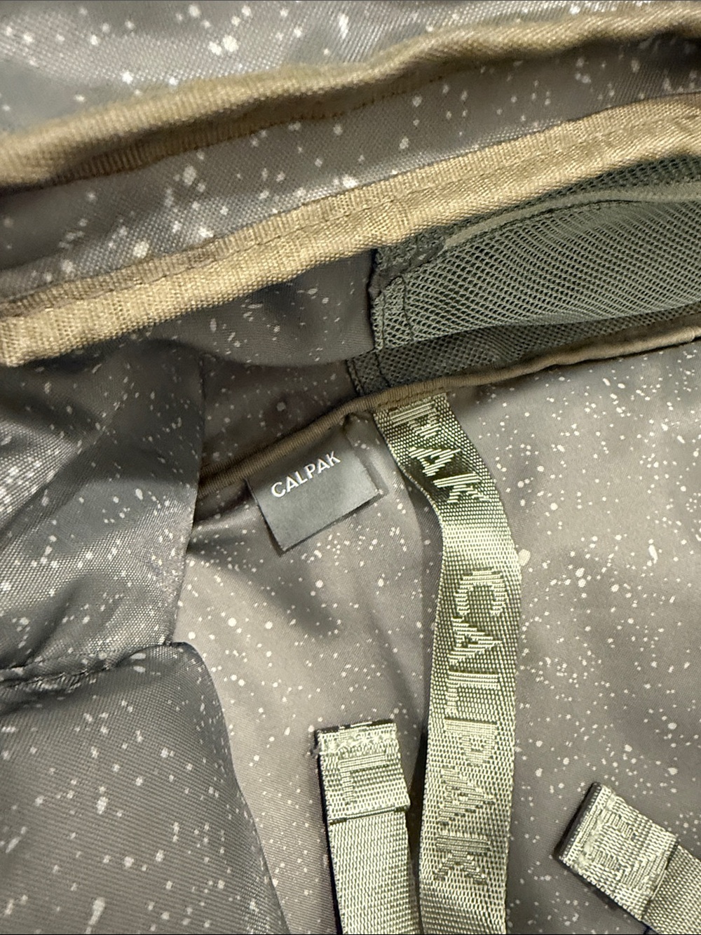 CALPAK Terra 26L Laptop Duffel Backpack in Juniper - Picture 5 of 6